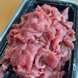 【加熱即食餸包】 – 燒汁滑牛肉片